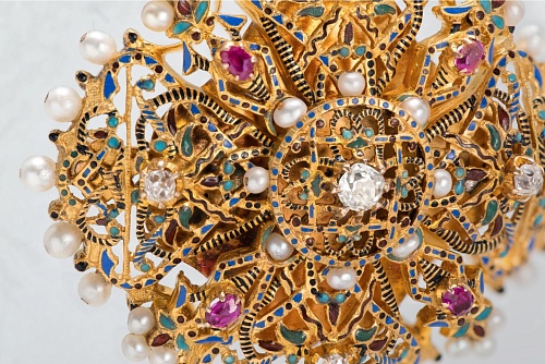 Обзорные экскурсии по выставке «Очарование красоты. Из истории ювелирных украшений в России»